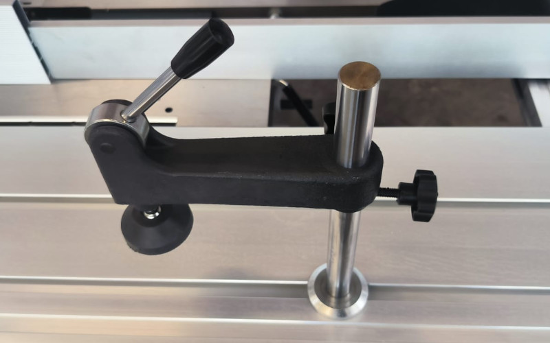 Kombinovaný dřevoobráběcí stroje formátovací pila se spodní frézkou NIKMANN SF3 s formátovacím stolem 2300 mm